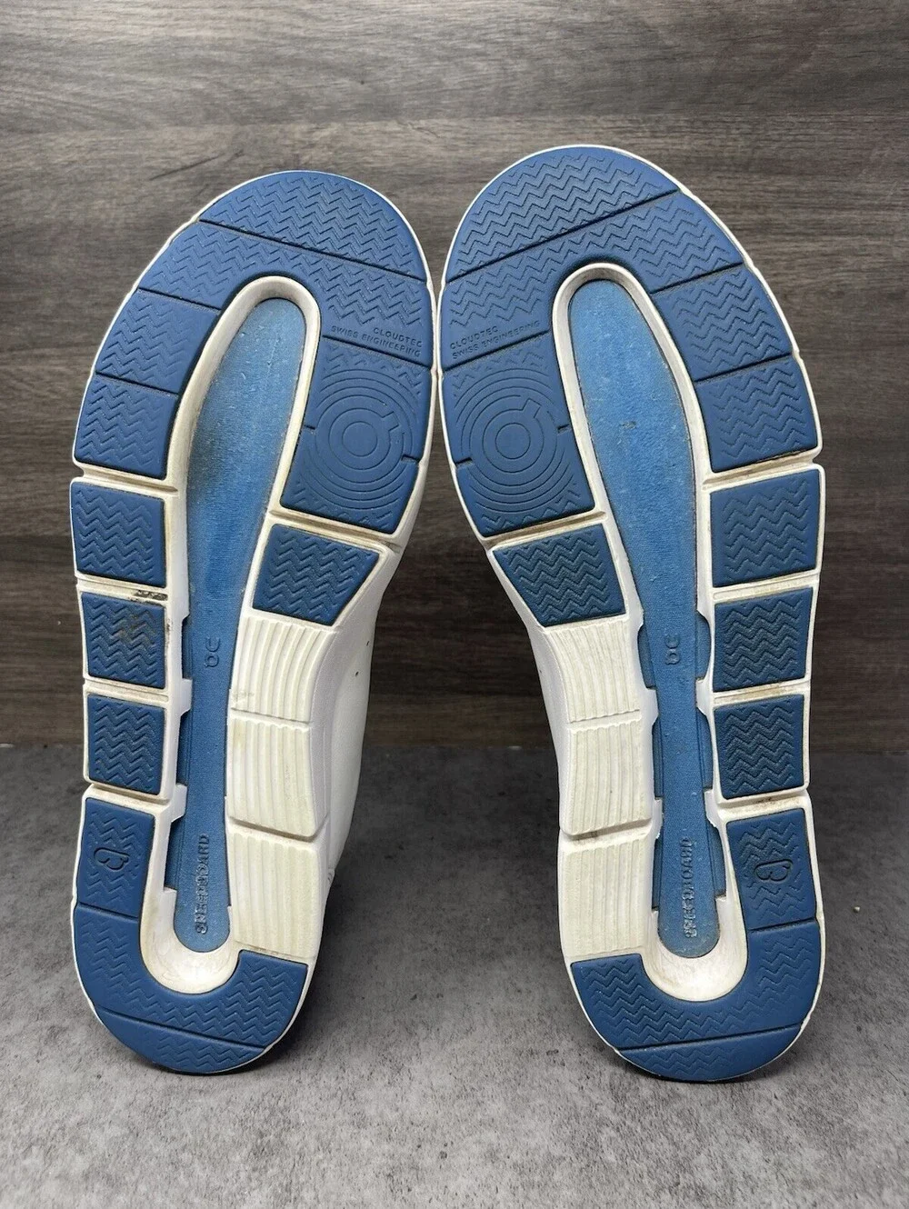 On The Roger Advantage Size 11 Mens White Blue CloudTec Tennis Sneakers